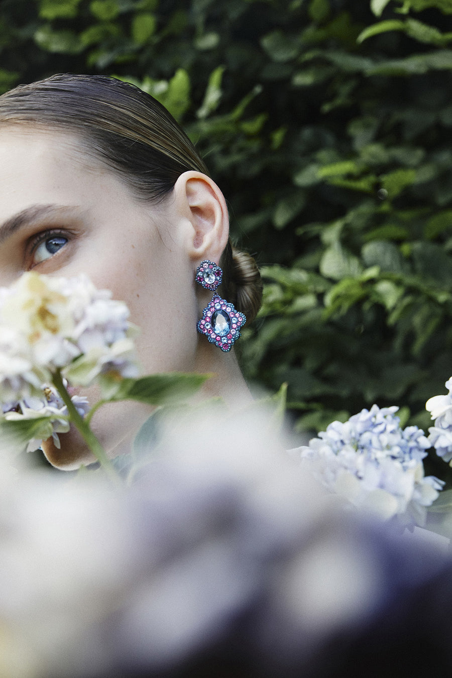 Jardin Secret earrings "Topaz Cat Chases Mickey Mouse in the Rose Garden"